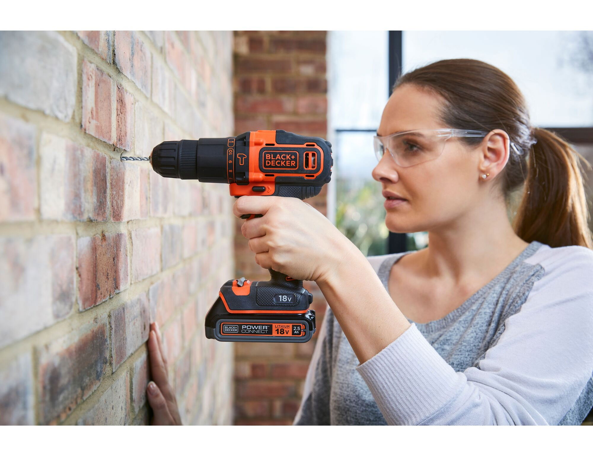 Wiertarko-wkrętarka akumulatorowa Black&Decker 18V + akcesoria z torbą BDCHD18BS32-QW A7216-XJ