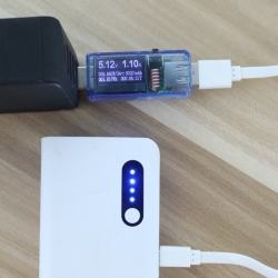 Miernik napięcia i prądu portu USB J7-g